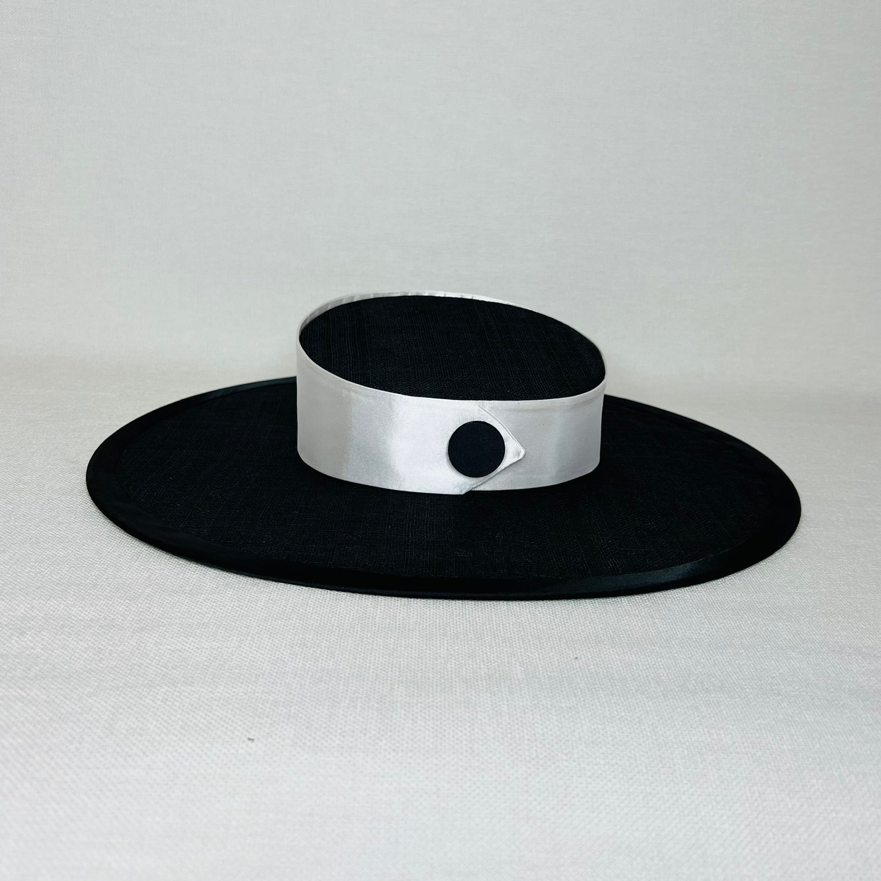 Phoebe - Hat Ensemble
